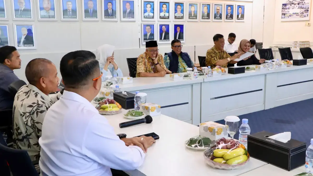 Komisi III saat di Bank BJB Sumber. (Dok Humas)
