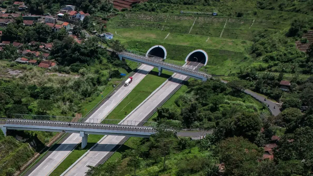 Ilustrasi: Foto udara suasana jalan tol Cisumdawu (Cileunyi-Sumedang-Dawuan). Foto: Dimas Rachmatsyah / Jabar