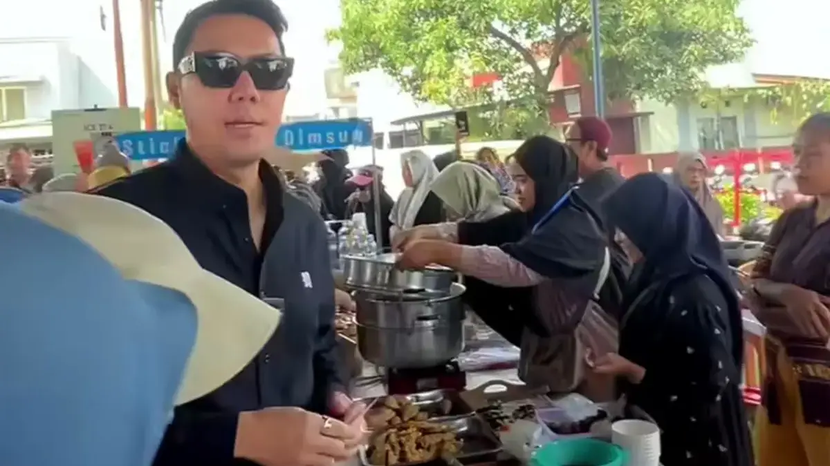 Kadin Kabupaten Bandung Gencarkan Borong Dagangan UMKM, Boni Anggara: Pengusaha Lokal Harus Naik Kelas Ketua Kadin Kabupaten Bandung, Boni Anggara Borong Dagangan UMKM sebagai langkah nyata untuk memperkuat ekonom