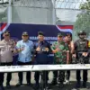 Lapas Banjar bersama Forkopimda menunjukkan barang sitaan dari dalam lapas hunian warga binaan