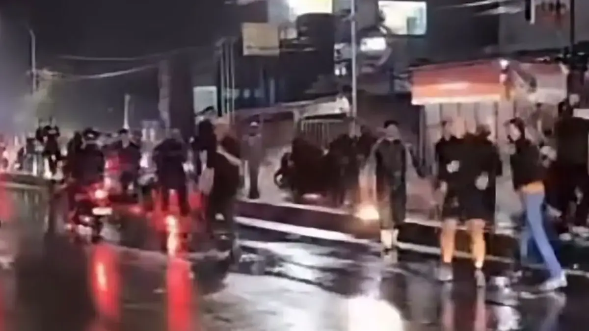 Viral Video Nyaris Bentrok Jakmania-Bobotoh di Parung, Polisi Ungkap Pemicu Rekaman video bentrokan viral antara pendukung Jakmania Persija dan Bobotoh Persib di Jalan Raya Parung-Kemang