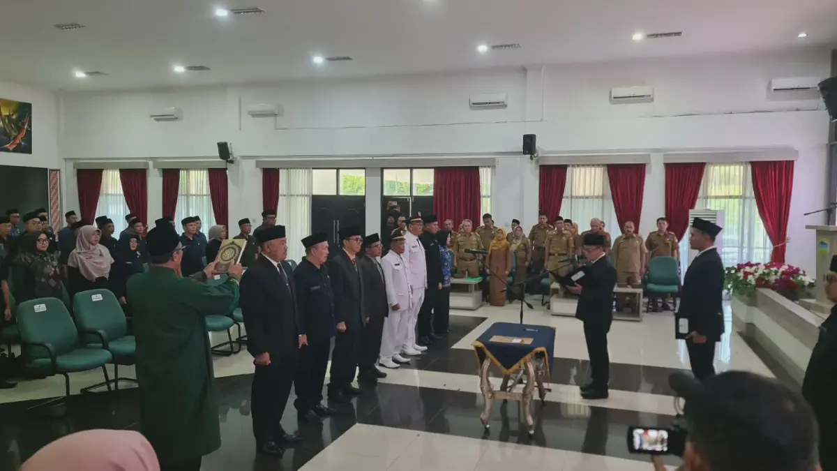 Bupati Tasikmalaya Rotasi Empat Pejabat Eselon II, Jabatan Kadinkes Kini Kosong pengambilan sumpah dan pelantikan pejabat pimpinan tinggi pratama, pejabat administrator dan pejabat pengawas