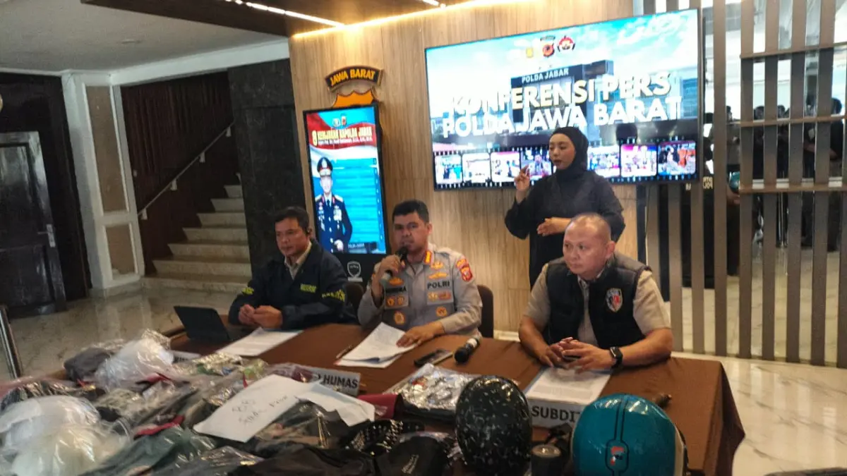 Polda Jabar saat ungkap kasus kerusuhan saat peringatan May Day di Bandung Selasa (12/5)