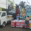 Ratusan Koper milik Jemaah Calon Haji asal Kabupaten Tasikmalaya sedang diamuat untuk dikirim ke Indramayu