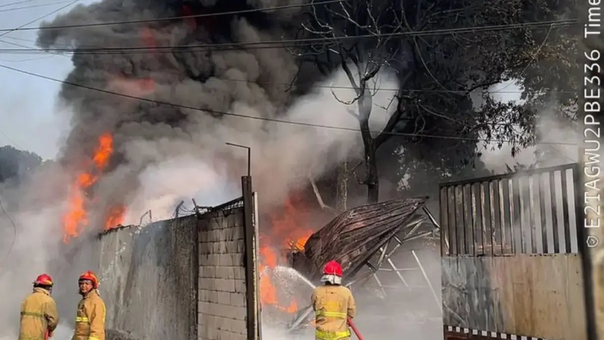 Gudang Oli Bekas di Gunung Putri Bogor Ludes Terbakar, Dipicu Oli Mendidih dan Meluber Sebuah gudang penampungan oli bekas di Desa Kranggan, Kecamatan Gunung Putri, Kabupaten Bogor, hangus terbakar