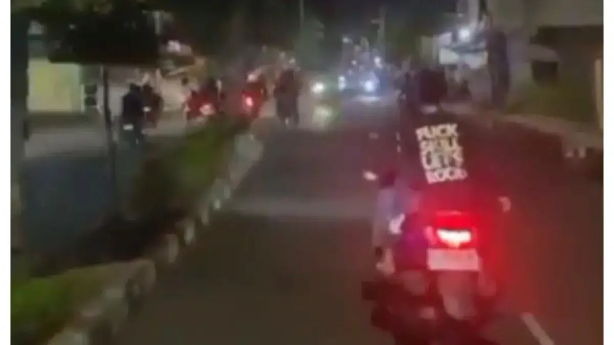 Dua Motor Terlibat Tabrakan Usai Konvoi Bobotoh, Diduga Akibat Lawan Arus Dua Motor Terlibat Tabrakan Usai Konvoi Bobotoh, Diduga Akibat Lawan Arus