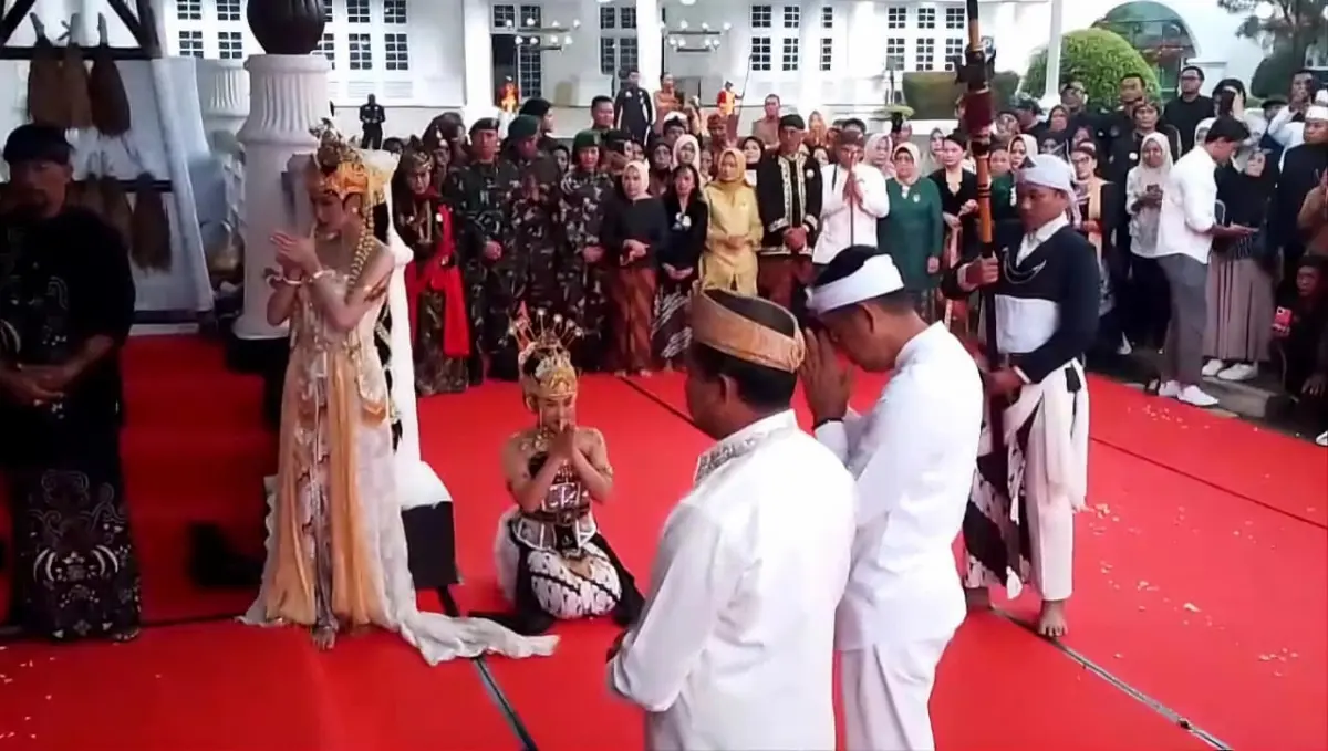 Kirab Budaya Napak Tilas Padjajaran Selesai, Binokasih Mulang Salaka Dikembalikan – jabarekspres.com