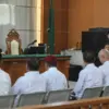 Para terdakwa mengikuti Sidang Lanjutan Dugaan Korupsi Pembangunan Gedung Setda di Pengadilan Negeri Bandung