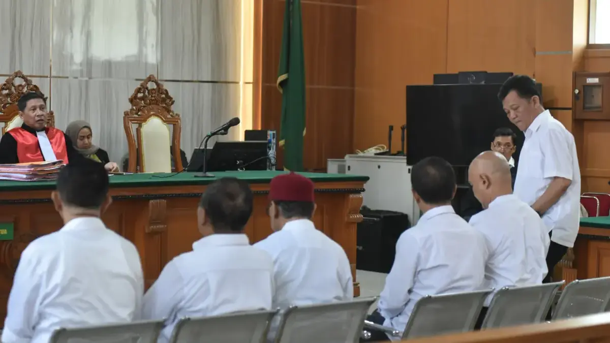 Ahli Ungkap Dugaan Pengurangan Volume Pekerjaan pada Proyek Gedung Setda Kota Cirebon Para terdakwa mengikuti Sidang Lanjutan Dugaan Korupsi Pembangunan Gedung Setda di Pengadilan Negeri Bandung