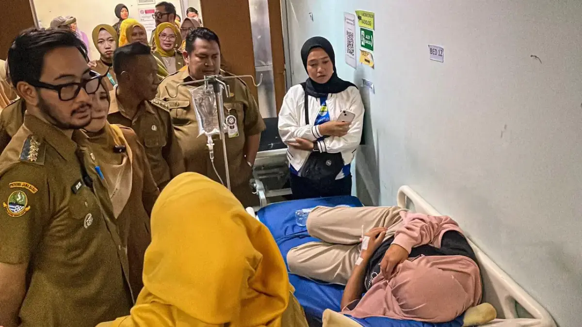 Bupati Bandung Barat, Jeje Ritchie Ismail saat sidak pelayanan di RSUD Cililin. Selasa (19/5)