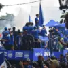 Para pemain Persib melakukan konvoi untuk merayakan juara Liga 1 tahun 2025