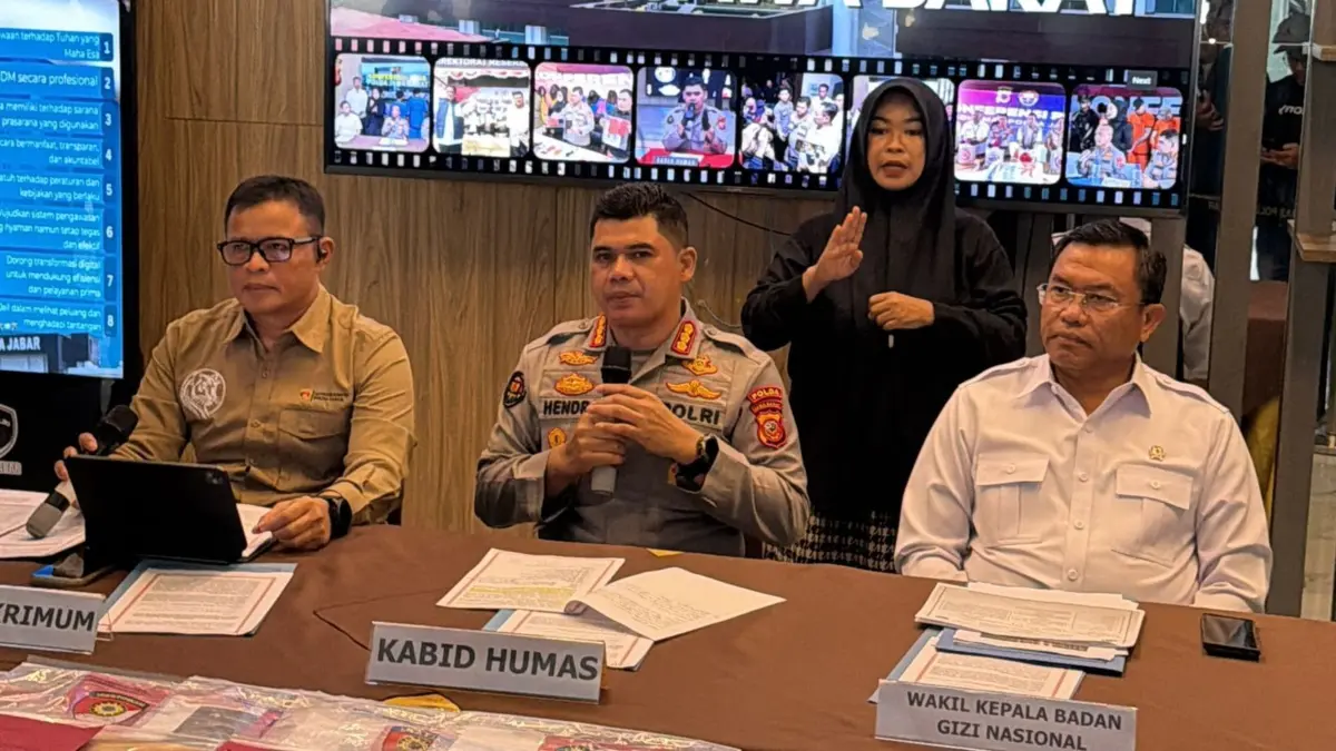 Catut Nama Wakil Kepala BGN Sony Sonjaya, 4 Tersangka Penipu Titik Dapur MBG di Kota Banjar Dibekuk Polisi Catut Nama Wakil Kepala BGN Sony Sonjaya, 4 Tersangka Penipu Titik Dapur MBG di Kota Banjar Dibekuk Polisi