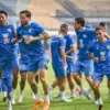 Pemain Persib Bandung melakukan official training di Stadion Gelora Bandung Lautan Api (GBLA), Kota Bandung
