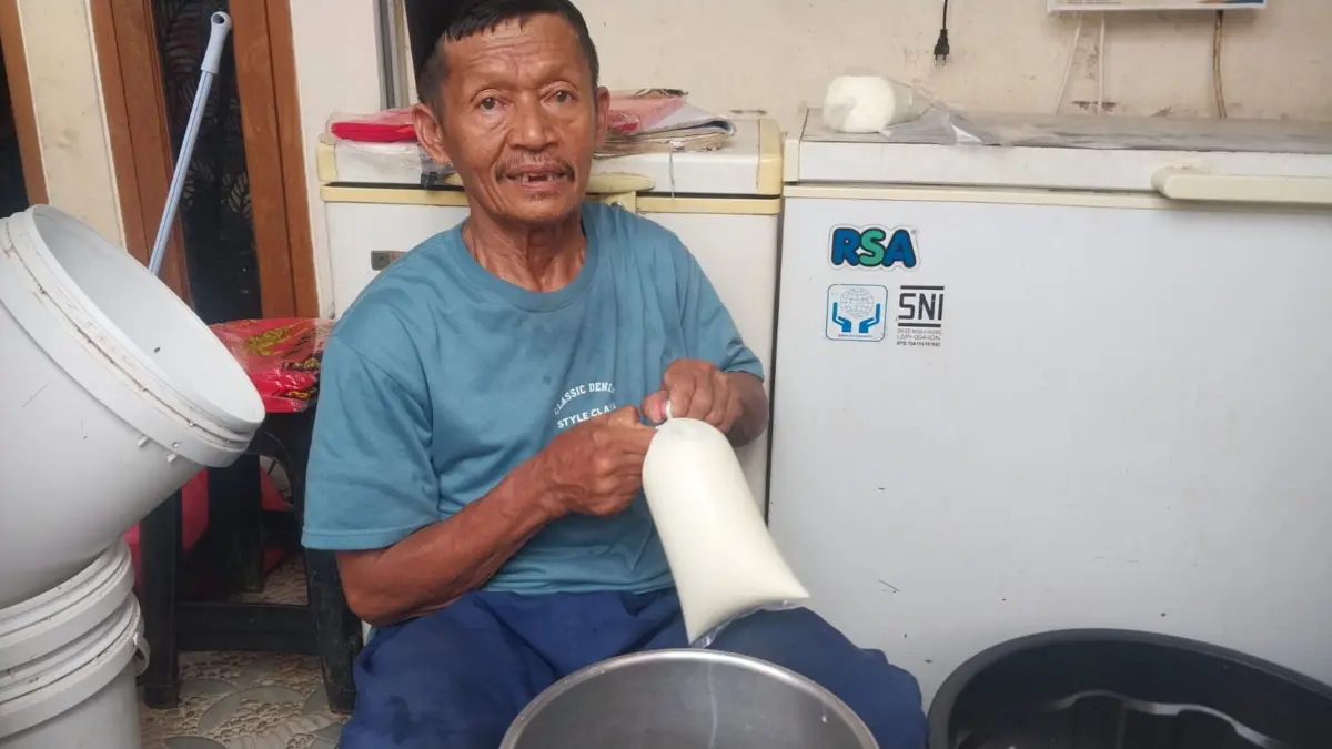 Peternak asal Kebon Pedes, Kecamatan Tanah Sareal, Kota Bogor, Koharudin (67), yang sapi rawatannya dipilih