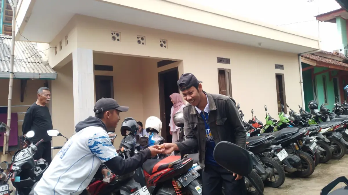 Halaman Rumah Disulap Jadi Lapak Parkir Dadakan, Momentum Persib Juara Dimanfaatkan Warga Tambah Penghasilan Halaman Rumah Disulap Jadi Lapak Parkir Dadakan, Momentum Persib Juara Dimanfaatkan Warga Tambah Penghasilan