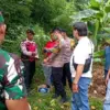 Seorang pria R (37) ditemukan tewas gantung diri di area kebun Kampung Jampang Desa Kalisuren, Tajurhalang