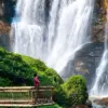 Wisatawan tengah menikmati keindahan Curug Malela di Kecamatan Rongga, Bandung Barat. Dok Jabar Ekspres/Suwitn