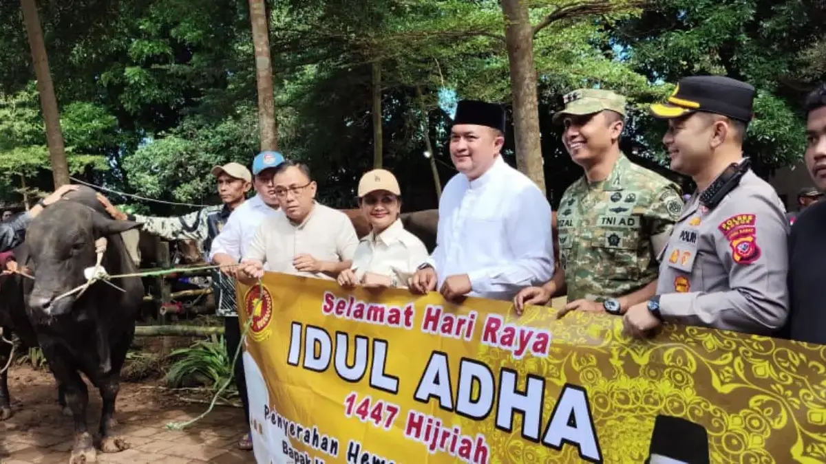 Presiden Prabowo Subianto Bagikan 109 Hewan Kurban untuk 34 Ribu Warga di Babakan Madang