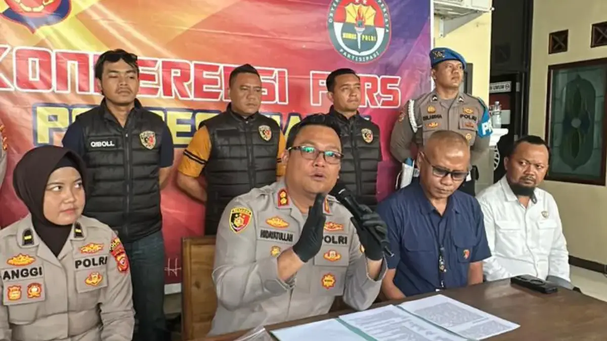 Kapolres Ciamis AKBP Hidayatullah saat merilis kasus peniouan berkedok hibah Rp33 miliar di Mapolres Ciamis