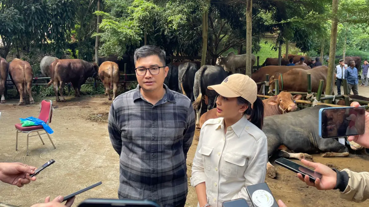 Tradisi Kurban Presiden Prabowo untuk Warga Babakan Madang, 108 Hewan Disalurkan Jelang Iduladha 1447 H Anggot DPR RI Fraksi Gerindra Marlyn Maisarah didampingi Ketua DPRD Kabupaten Bogor Sastra Winara