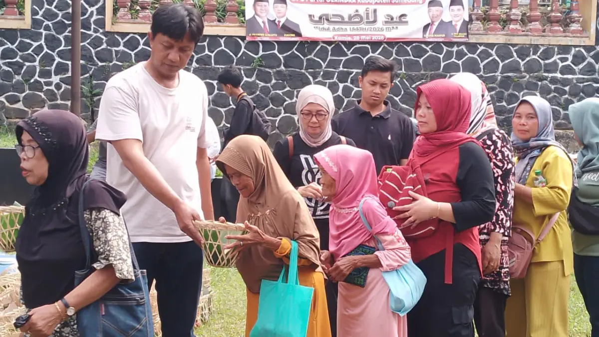Pembagian hewan kurban kepada masyarakat yang dilaksanakan DPC Gerindra Kabupaten Sumedang pada Kamis (28/5/20