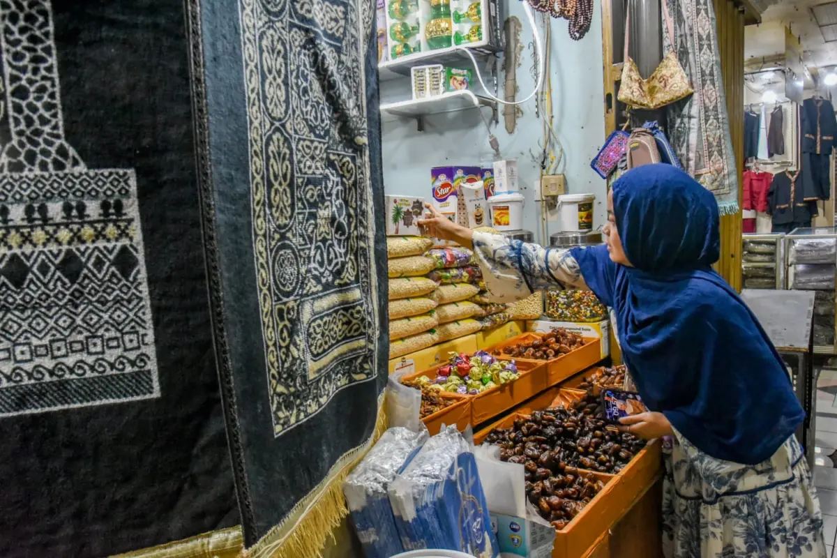 Pedagang Pernak-pernik Haji di Pasar Baru Bandung Keluhkan Penjualan Anjlok hingga 50 Persen – jabarekspres.com