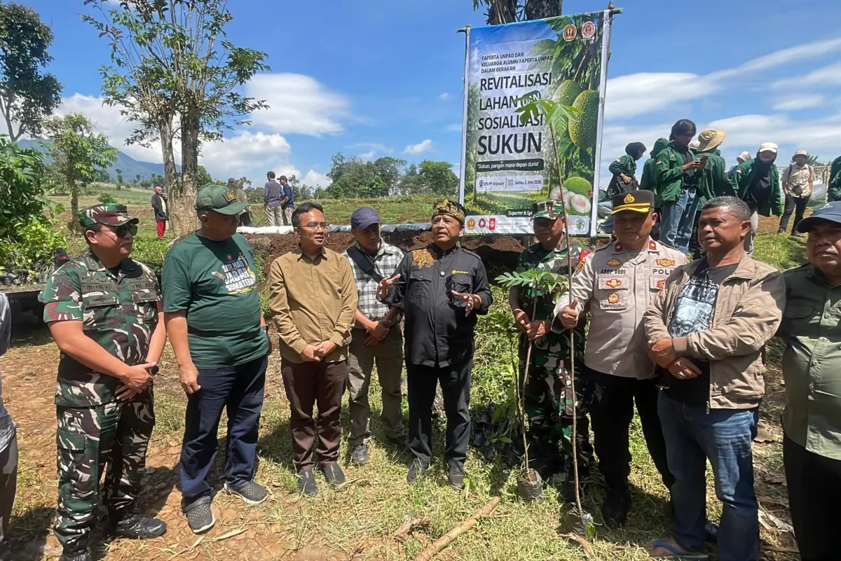 Unpad Tanam 2.500 Bibit Pohon Sukun di Lahan Kritis Arjasari, Bidik Ketahanan Pangan hingga Hilirisasi – jabarekspres.com