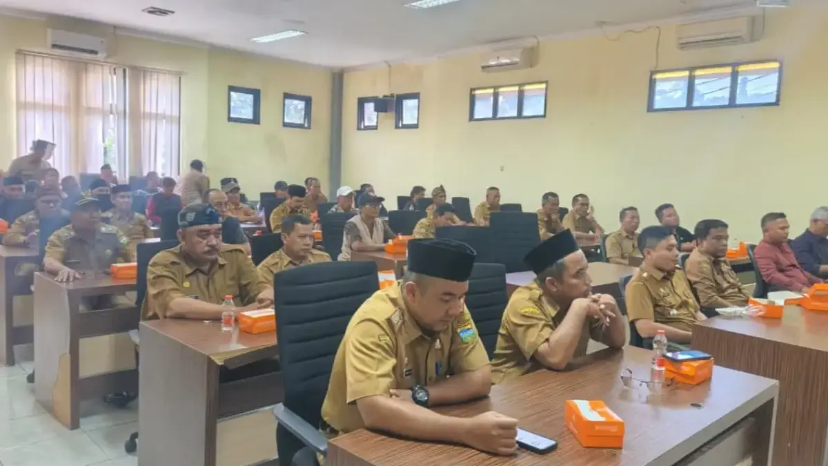 Foto : Dok / Hendi Caption : Kades, BPD dan Camat di Kabupaten Tasikmalaya ikuti pembinaan dan pengawasan dari