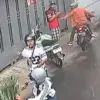Ist. Tangkap layar rekaman. Cctv aksi begal kepada seorang kurir paket di Astanaanyar. Dok istimewa.