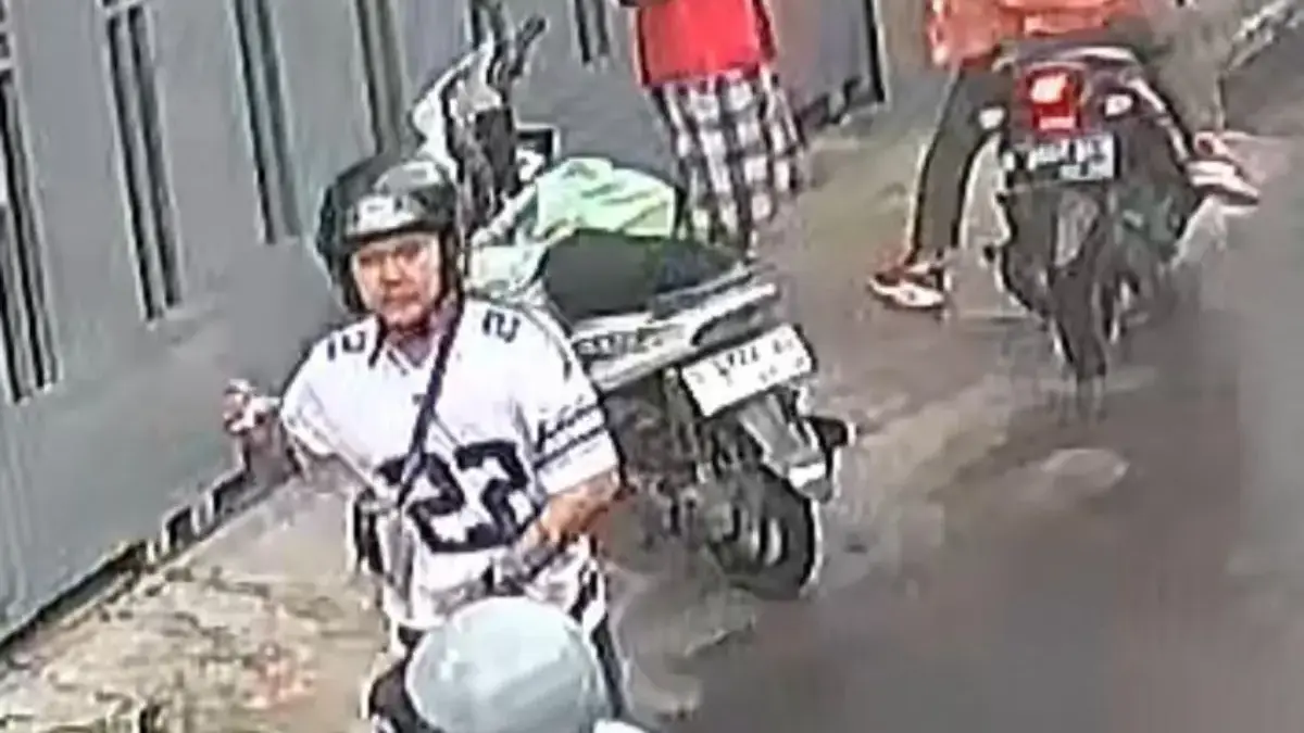 Ist. Tangkap layar rekaman. Cctv aksi begal kepada seorang kurir paket di Astanaanyar. Dok istimewa.