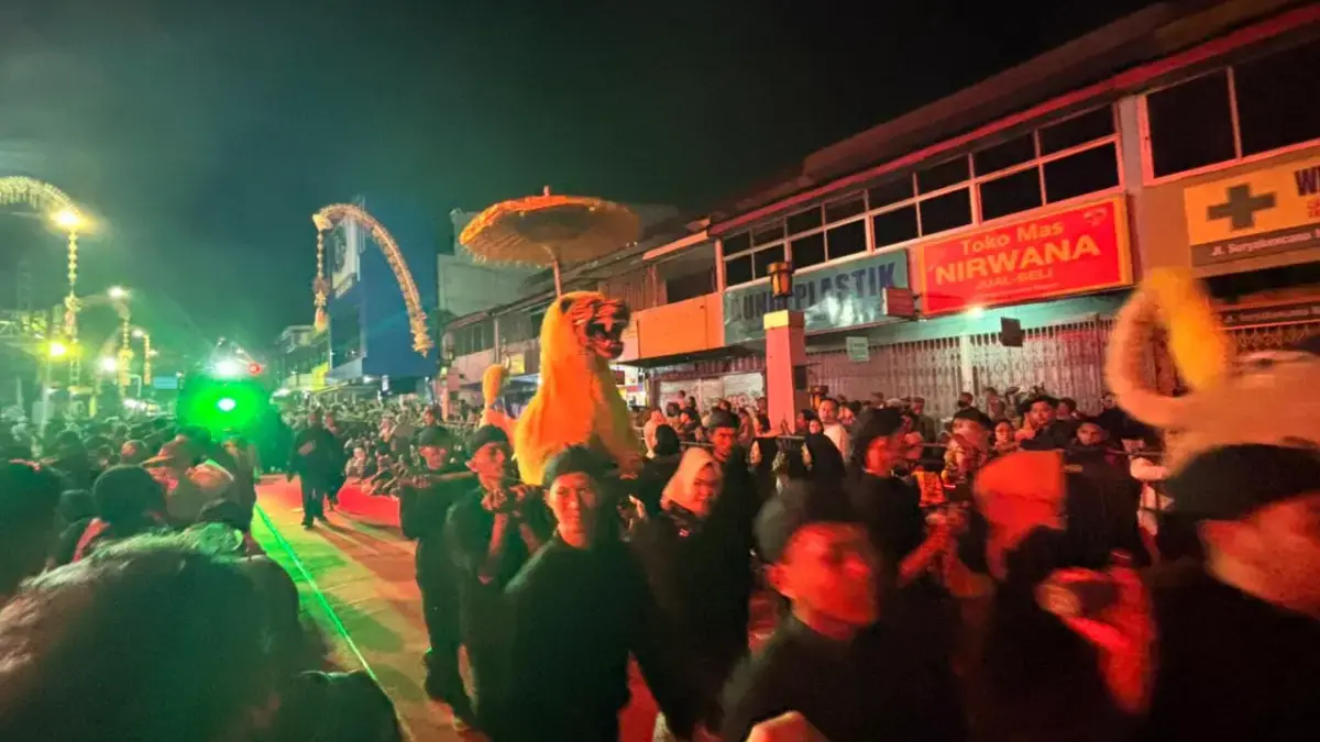 Semarak Kirab Budaya Mahkota Binokasih, Puluhan Kesenian Sunda Meriahkan Rute Batutulis–Suryakencana Kawasan Lawang Suryakencana, Bogor Tengah yang menjadi titik akhir dari perjalanan Kirab Budaya Mahkota Binoka