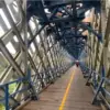 Warga berkumpul di area jembatan Cirahong, di lokasi dugaan loncatnya pria paruhbaya ke bawah jemabata,