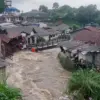 Jembatan penghubung antarpermukiman di Kelurahan Pasir Jaya, Kecamatan Bogor Barat, Kota Bogor, ambruk pada Se