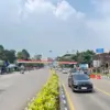 Memasuki hari kedua libur panjang Isa Almasih, arus lalu lintas di kawasan wisata Puncak, Kabupaten Bogor, ter