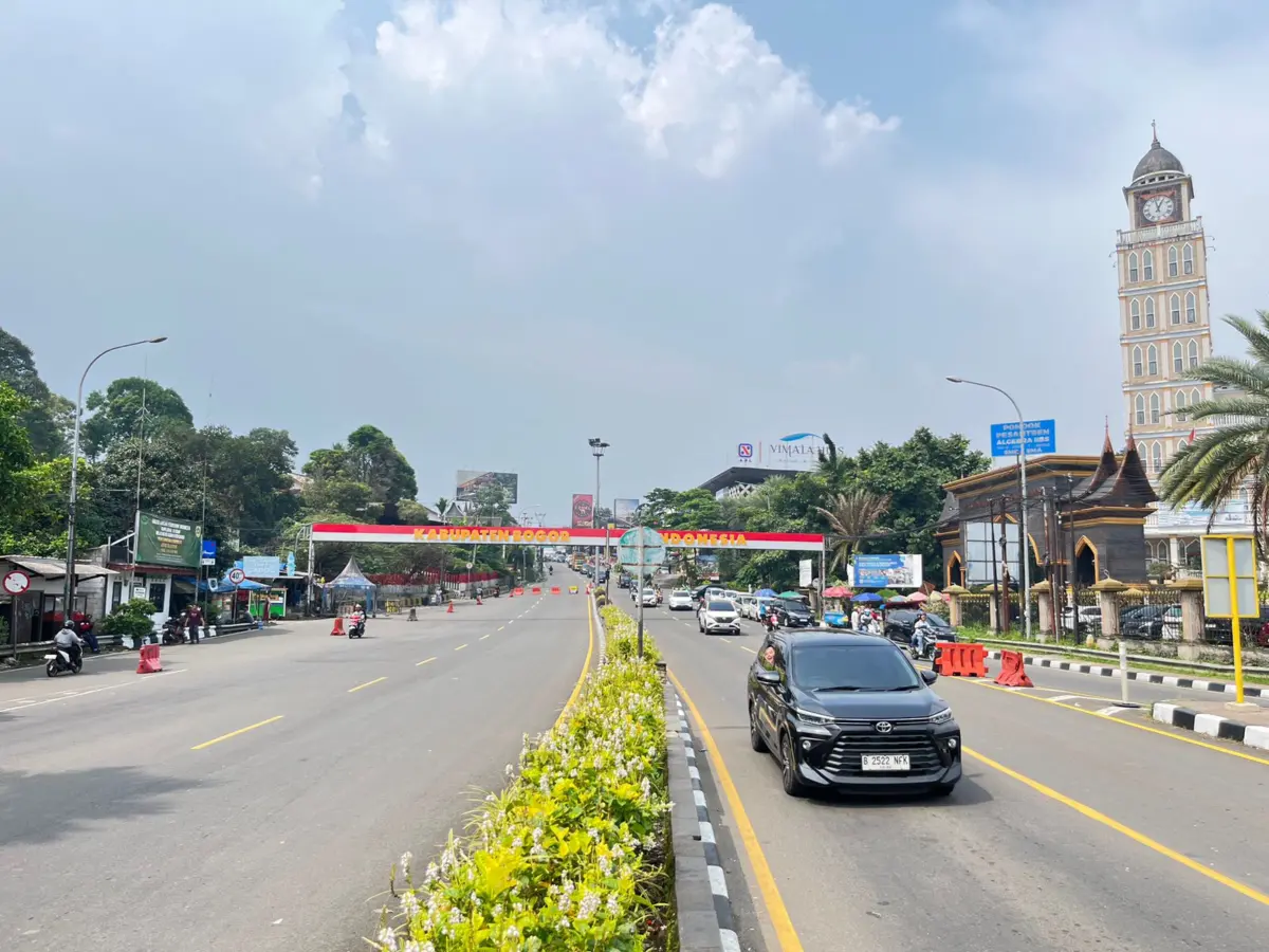 20 Ribu Kendaraan Lintasi Jalur Puncak Bogor, One Way ke Arah Jakarta Diberlakukan – jabarekspres.com