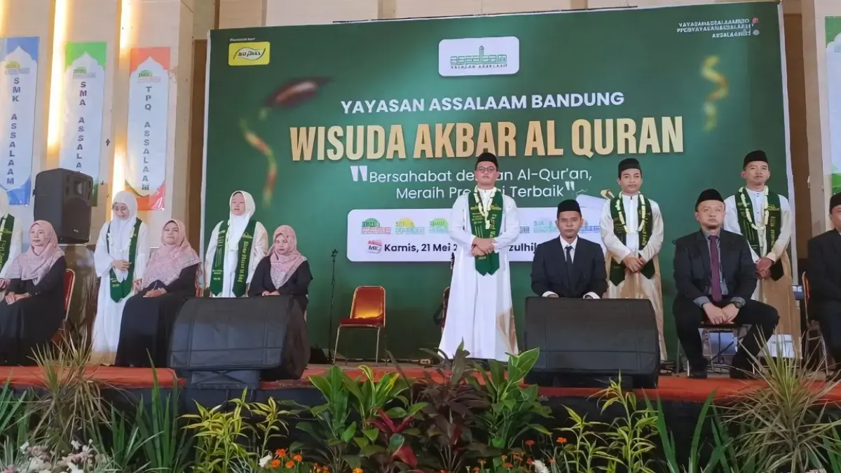Gemilang! Wisuda Akbar Yayasan Assalaam, 10 Santri Hafal 30 Juz Yayasan Assalaam