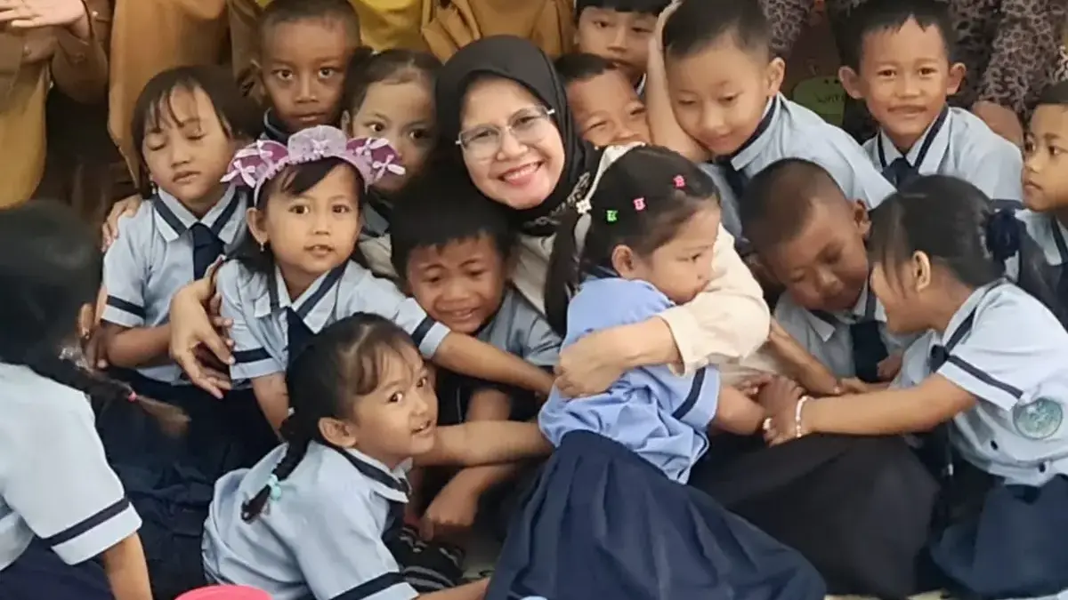 Bunda PAUD Kabupaten Tasikmalaya, Retno Widyastuti, saat mengunjungi salahsatu TK di Ke