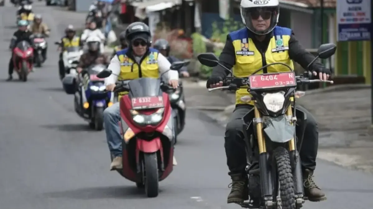 Bupati Cecep saat cek jalan di wilayah selatan Tasikmalaya. Foto Humas Pemkab