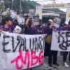 Sejumlah mahasiswa yang tergabung dalam Badan Eksekutif Mahasiswa (BEM) Fakultas Ekonomi dan Bisnis Universita