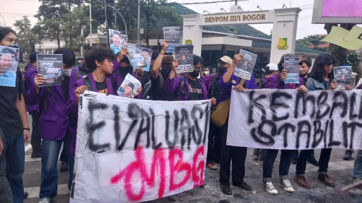 Demo di Depan Istana Bogor, Mahasiswa BEM FEB Unpak Bogor Serukan Klakson “Capek Jadi WNI” ke Pengendara  – jabarekspres.com