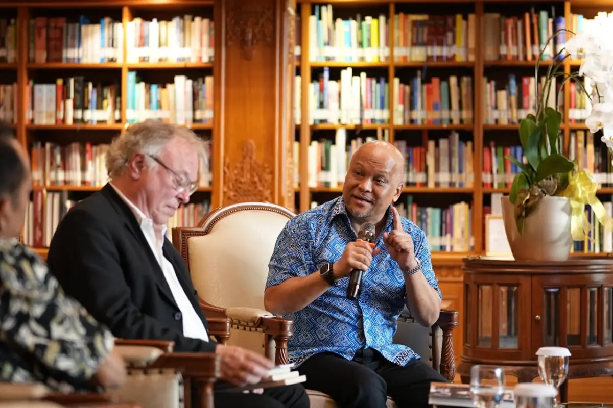 Ilham Habibie Ajak Generasi Muda Jaga Keanekaragaman Budaya Lewat Peluncuran Antologi Puisi Agung Jerman – jabarekspres.com