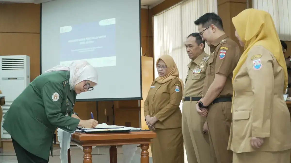 Produksi Sampah Capai 250 Ton per Hari, Cimahi Siapkan Strategi Baru Pengolahan Sampah Penandatanganan Kerja Sama antara DLH dengan Perguruan Tinggi (Mong)