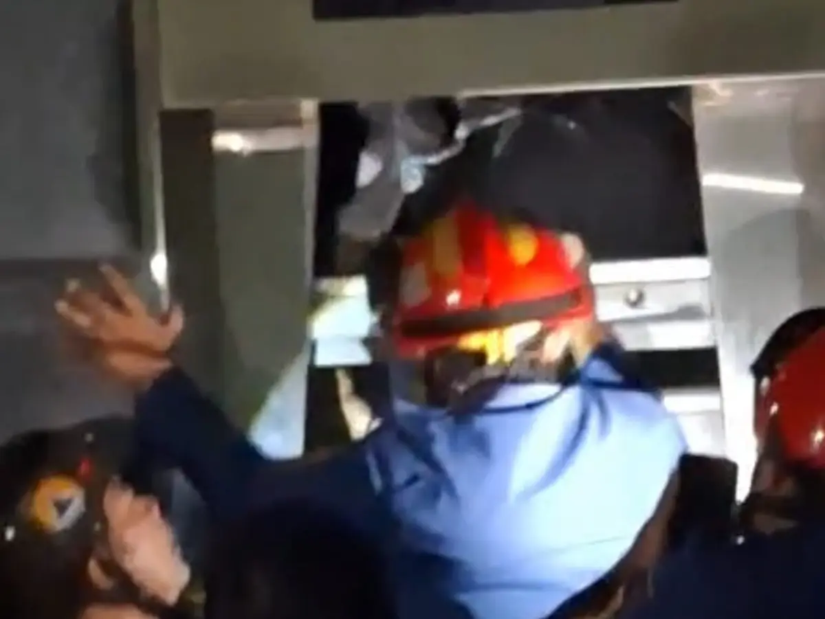 Ngeri! Lift M-One Hotel Bogor Macet, Dua Perempuan Berhasil Dievakuasi Damkar – jabarekspres.com