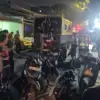 Ist. Tim Prabu Polrestabes Bandung saat melakukan proses penindakan terhadap puluhan kendaraan roda dua besert