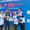 Kemeriahan acara fun walk hari BPR-BPRS Nasional di Bandung