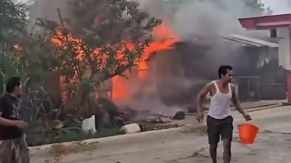 Diduga Korsleting Listrik, Pom Mini dan Toko Beras di Ciampea Ludes Terbakar Diduga Korsleting Listrik, Pom Mini dan Toko Beras di Ciampea Ludes Terbakar