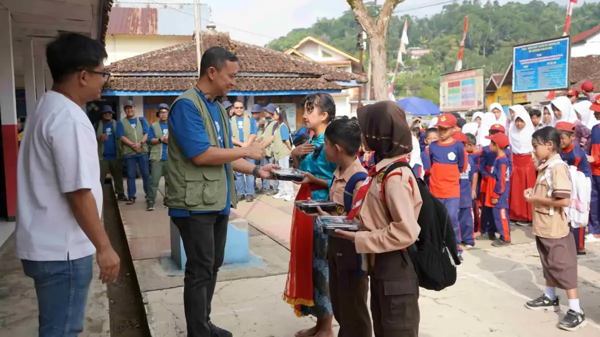 Salah satu Strategi Telkomsel dalam progfam Bangun Desa Mandiri Berbasis Teknologi Digital