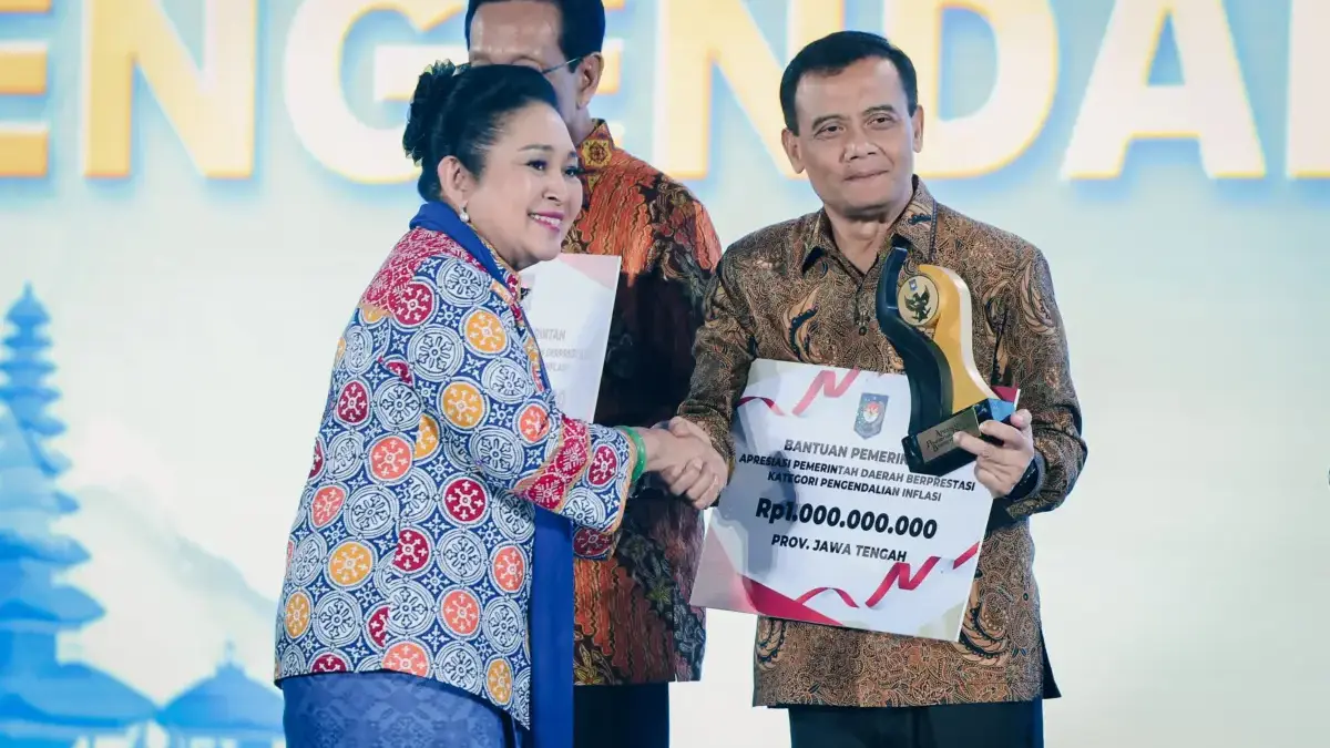 Ahmad Luthfi Antarkan Jawa Tengah Raih Penghargaan Pengendalian Inflasi dari Kemendagri