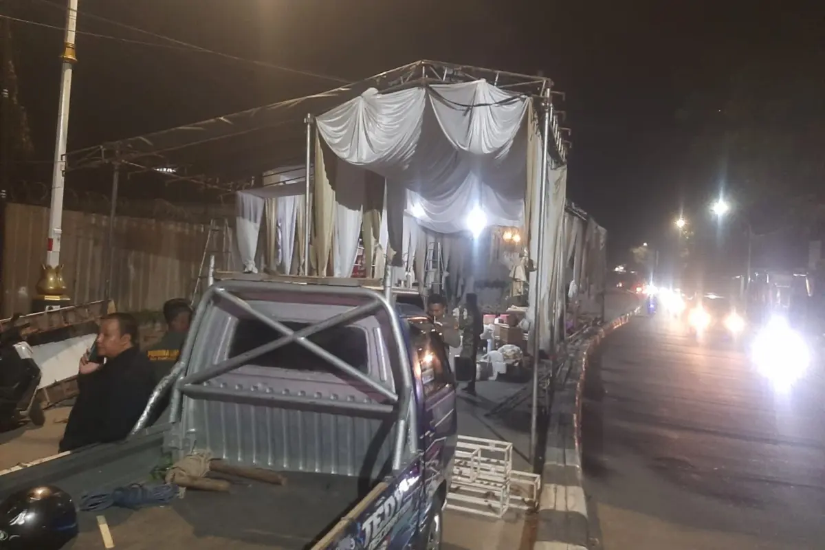 Viral Tenda Hajatan Tutup Jalan Provinsi di Majalaya, Polisi Minta Segera Dipindahkan – jabarekspres.com