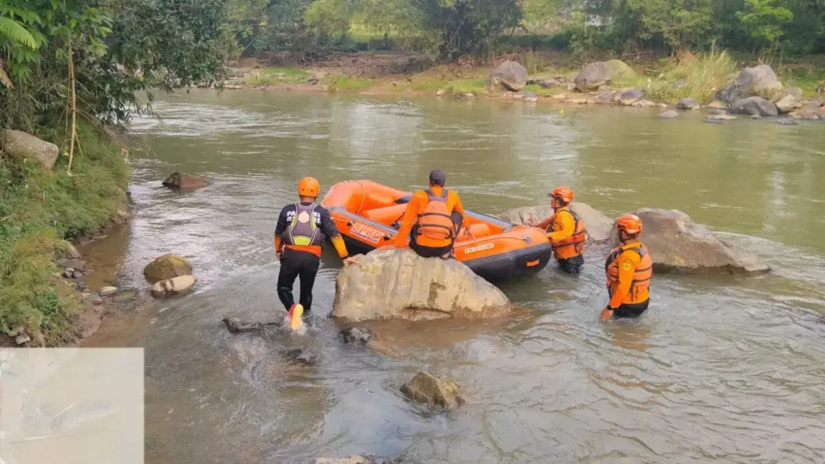 Berenang Saat Ibu Mencuci, Bocah 6 Tahun Hilang Terseret Arus Sungai Cianten Bogor